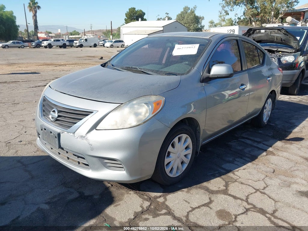 2013 Nissan Versa 1.6 SV photo 2