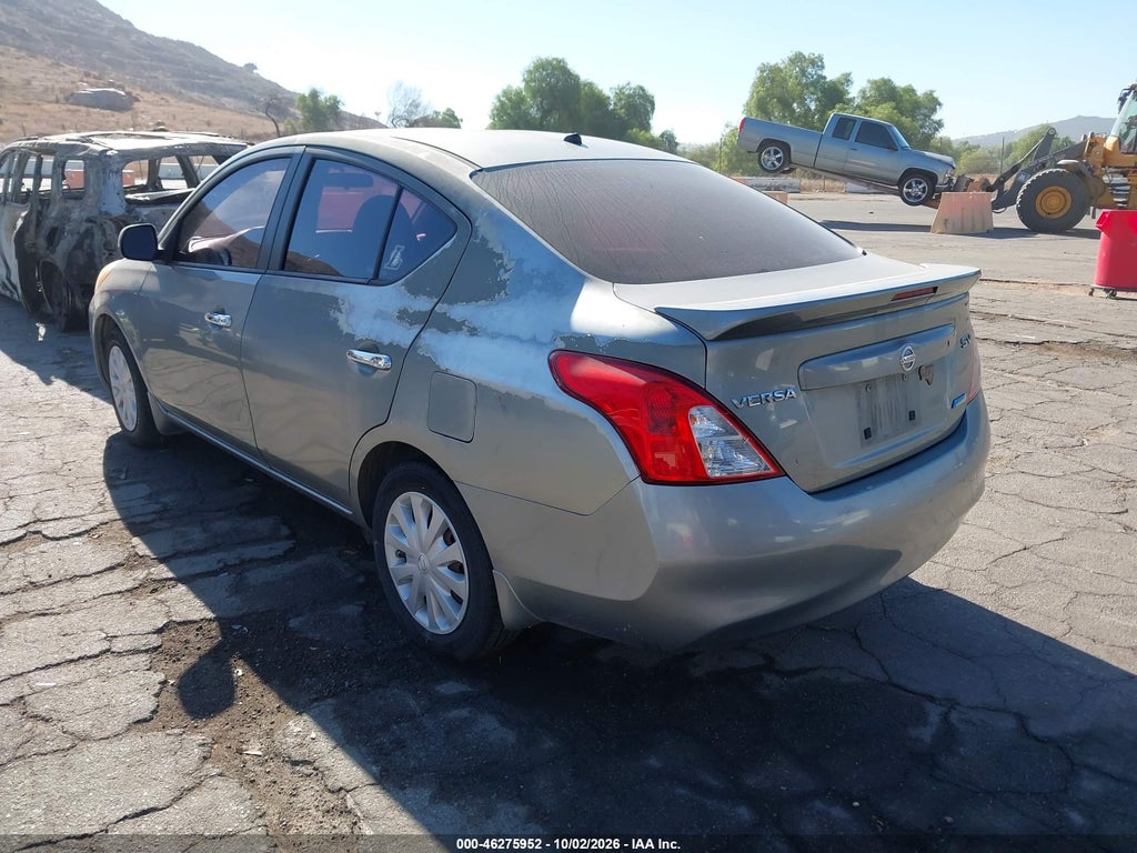 2013 Nissan Versa 1.6 SV photo 3