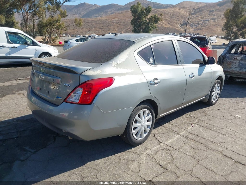 2013 Nissan Versa 1.6 SV photo 4
