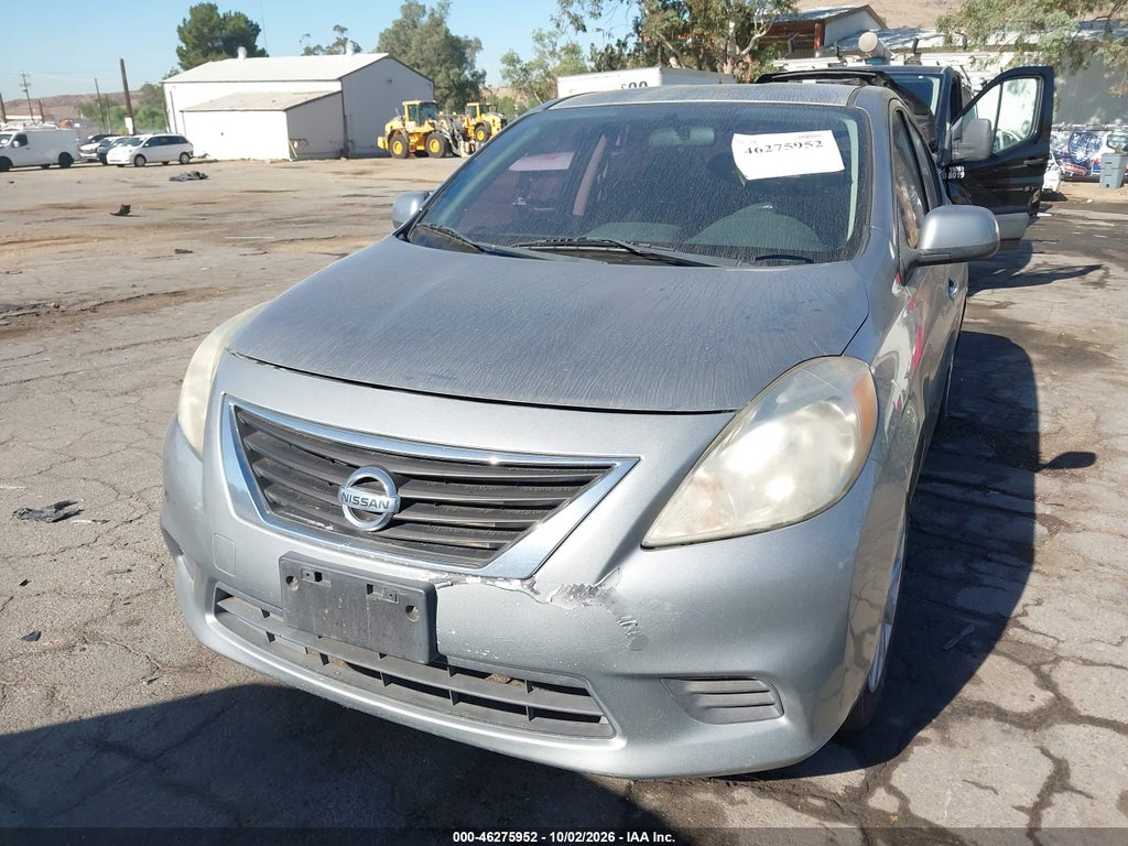 2013 Nissan Versa 1.6 SV photo 6