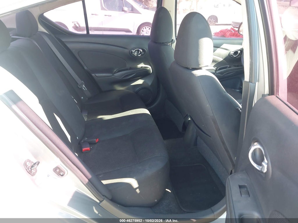 2013 Nissan Versa 1.6 SV photo 8