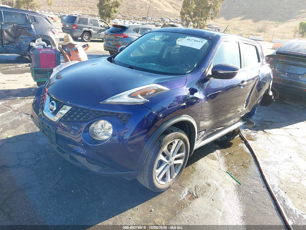 2016 Nissan Juke S photo 2