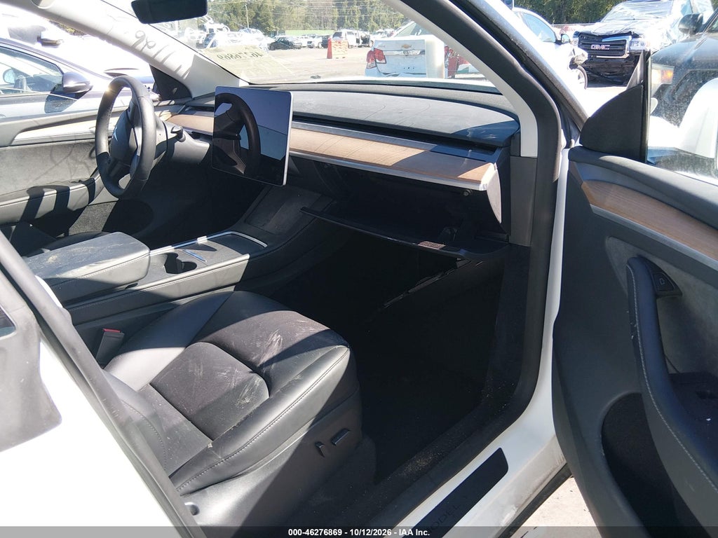 2023 Tesla Model Y AWD/Long Range Dual Motor ALL-Wheel Drive photo 5