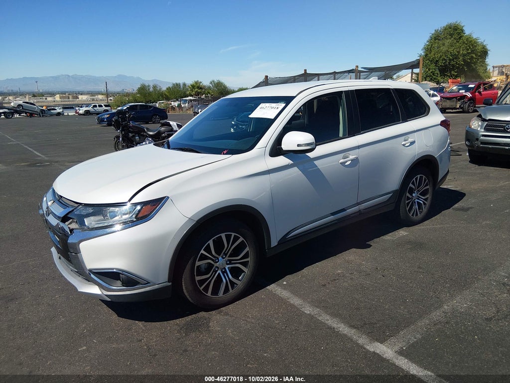 2017 Mitsubishi Outlander SE photo 2