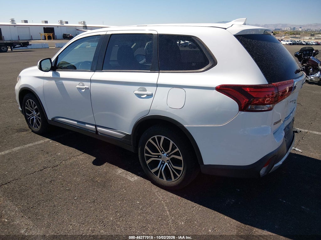2017 Mitsubishi Outlander SE photo 3