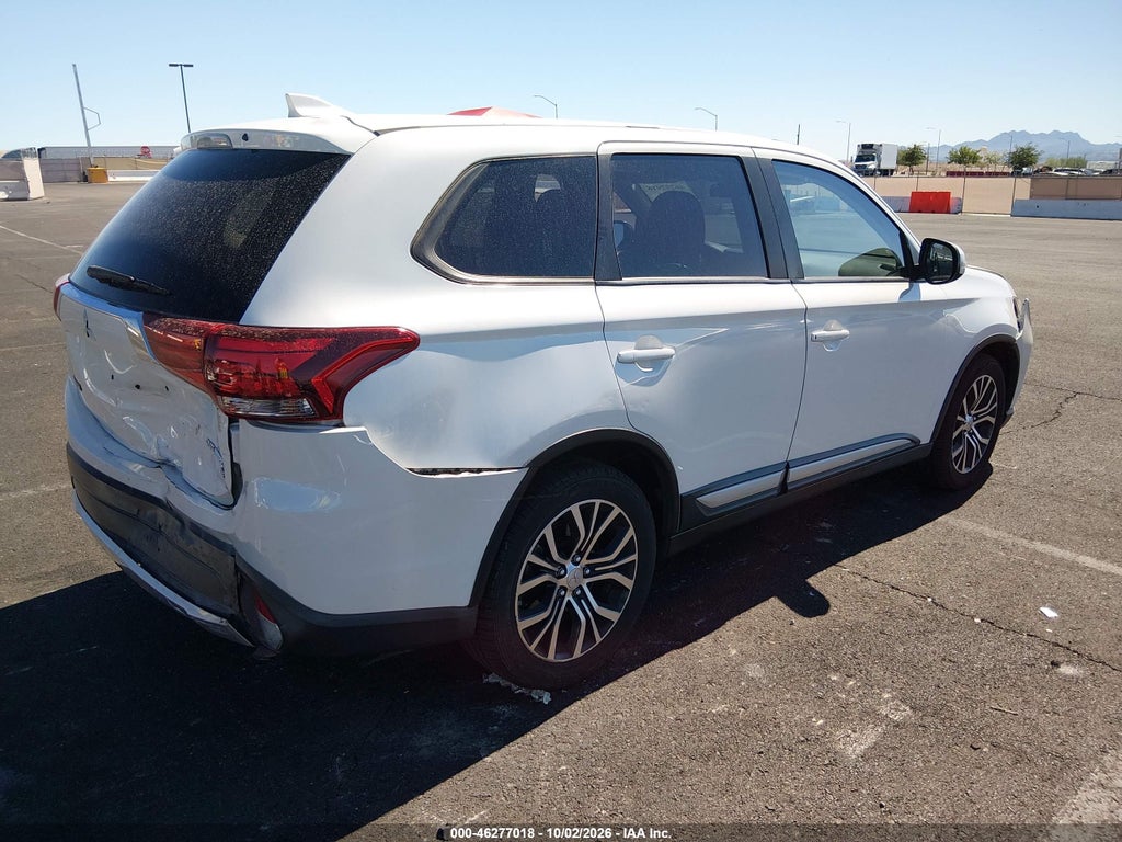 2017 Mitsubishi Outlander SE photo 4