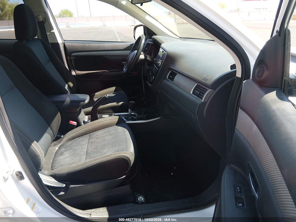 2017 Mitsubishi Outlander SE photo 5