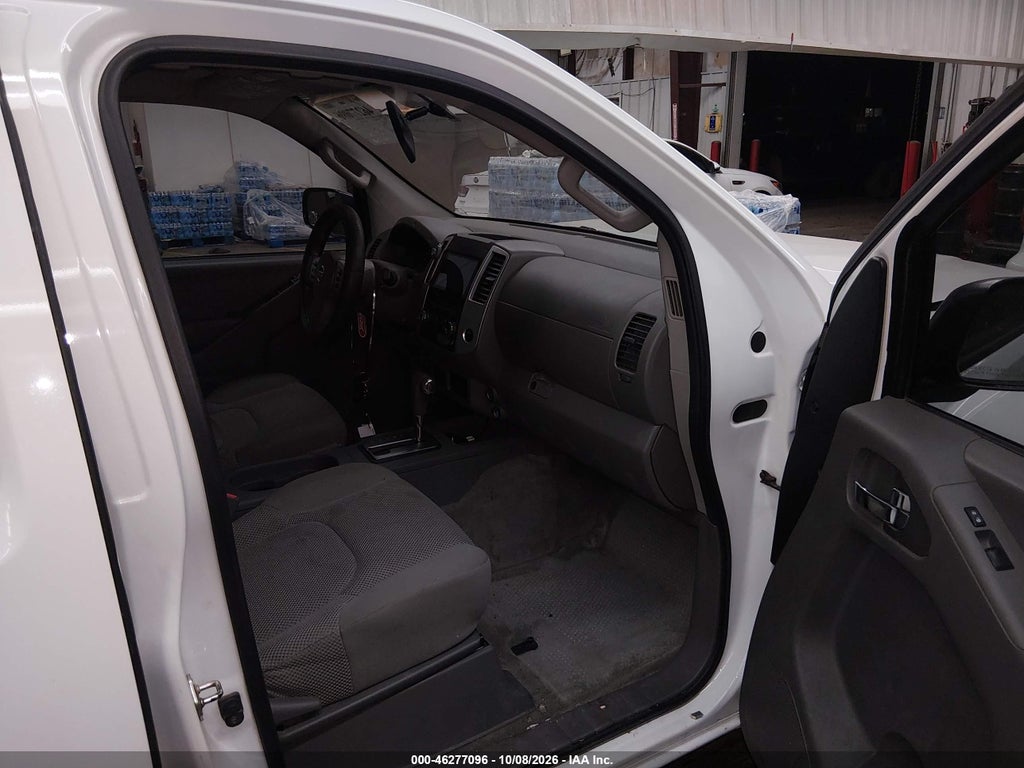 2016 Nissan Frontier SV photo 5