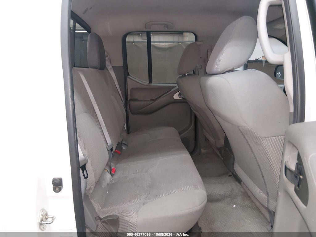 2016 Nissan Frontier SV photo 8