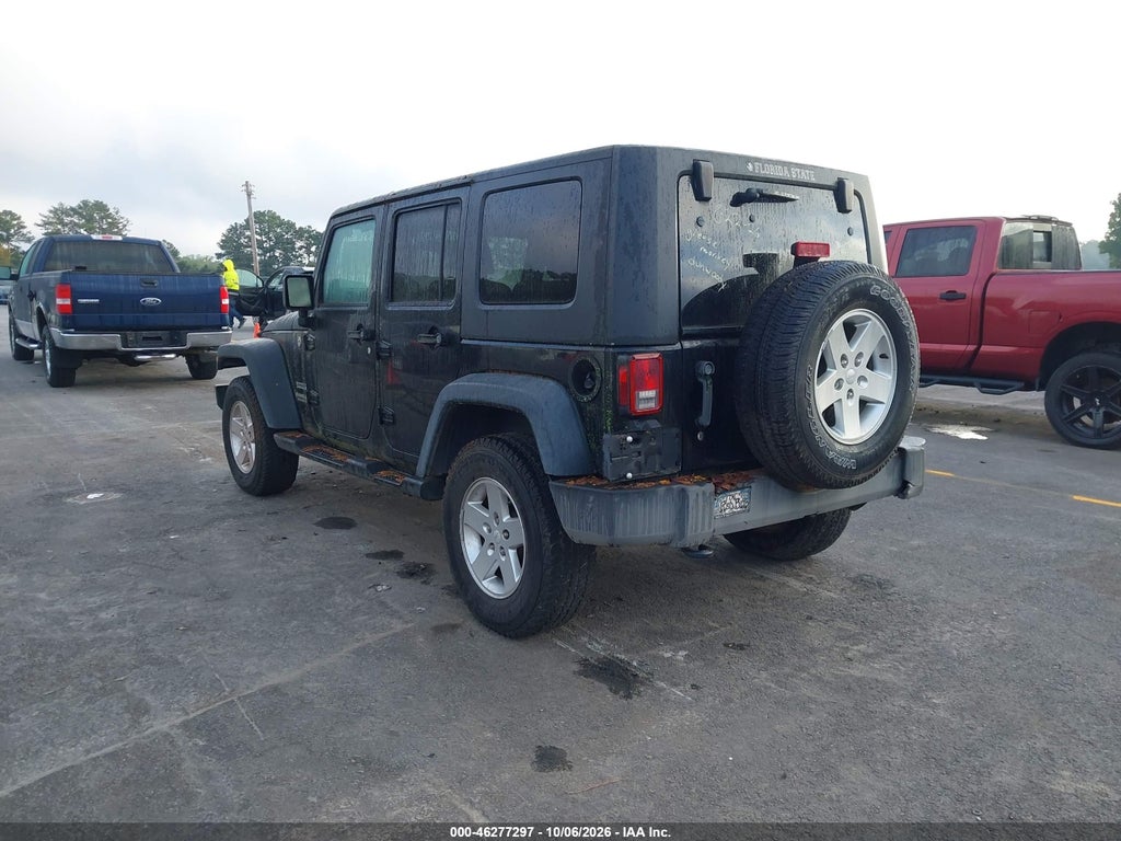 2010 Jeep Wrangler Unlimited Sport photo 3