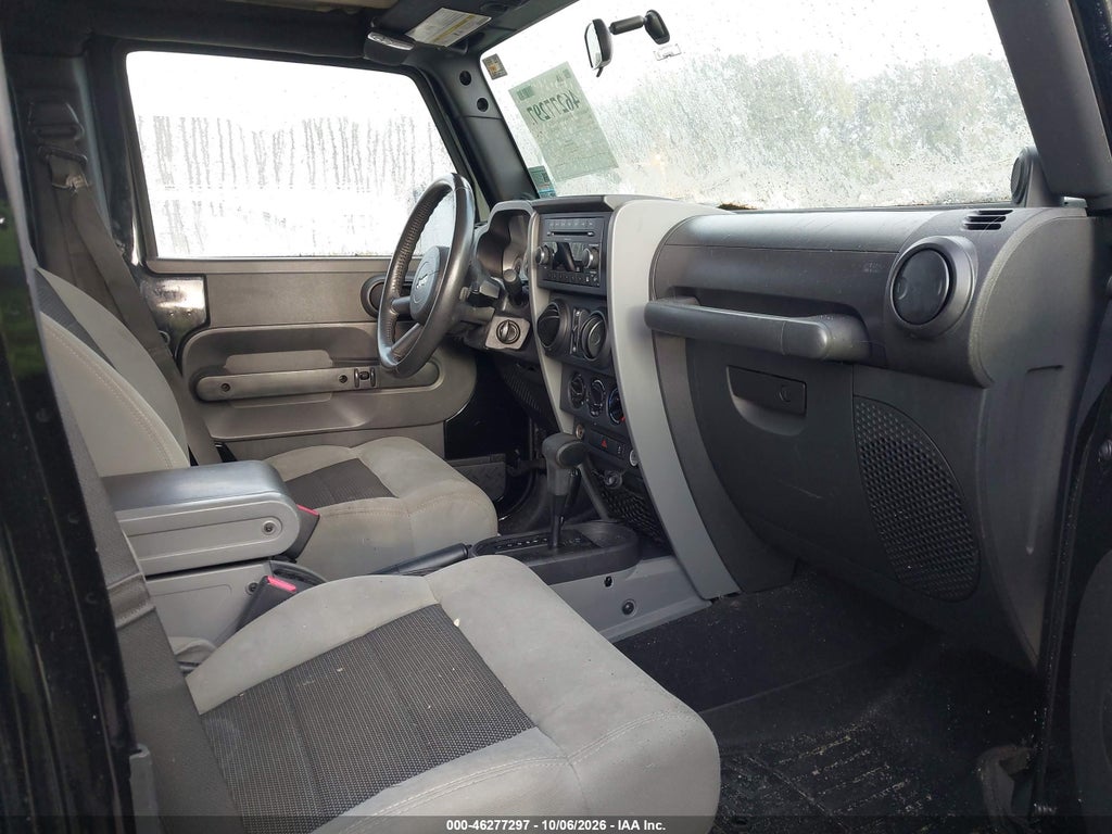 2010 Jeep Wrangler Unlimited Sport photo 5