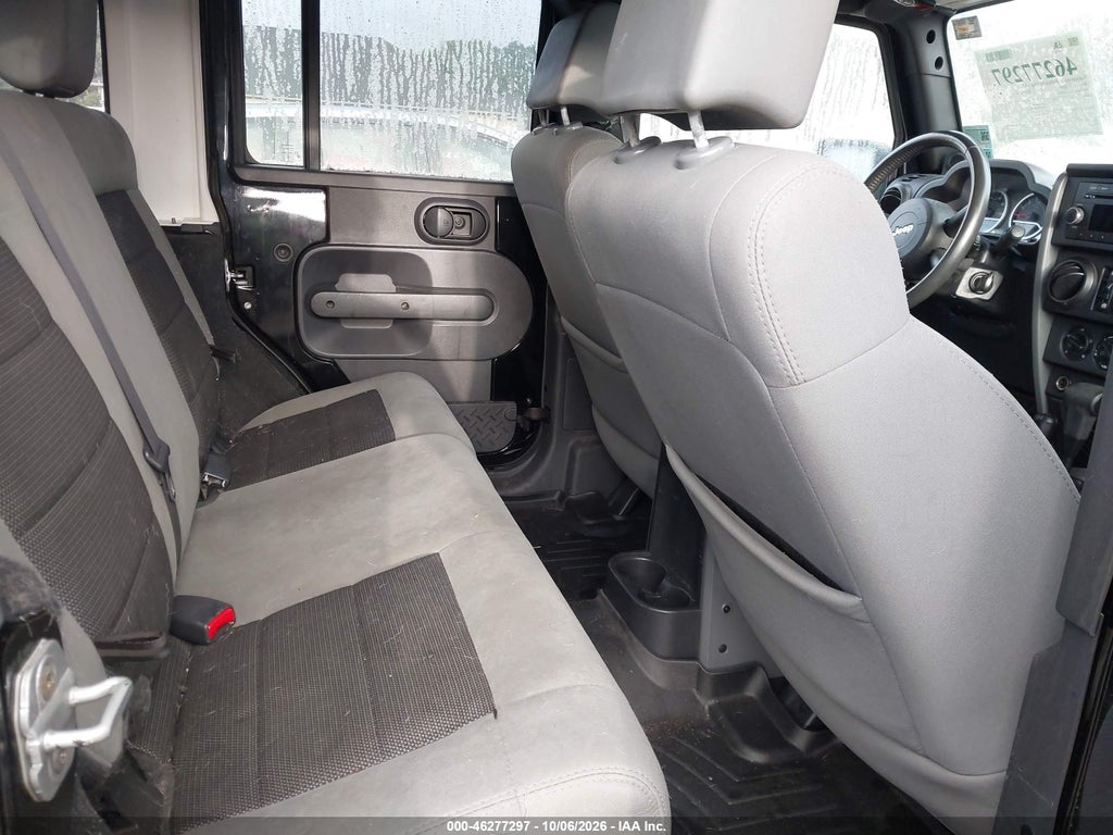 2010 Jeep Wrangler Unlimited Sport photo 8