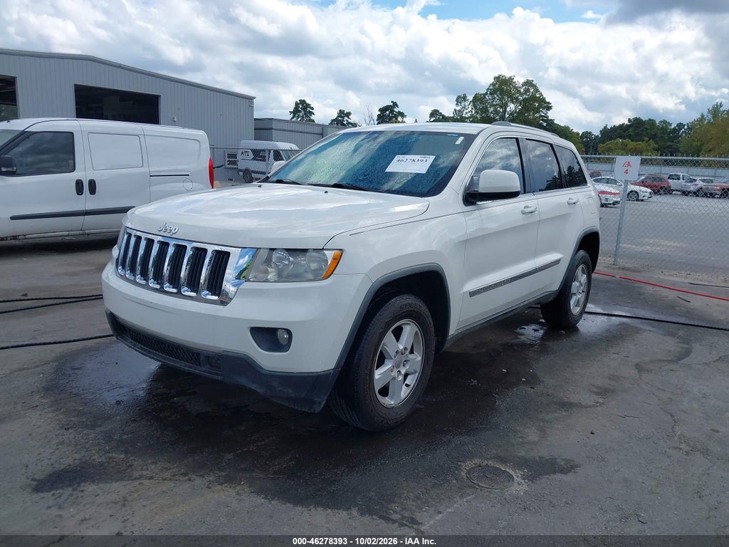 2012 Jeep Grand Cherokee Laredo photo 2