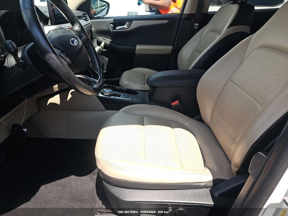 2020 Ford Escape SEL photo 5