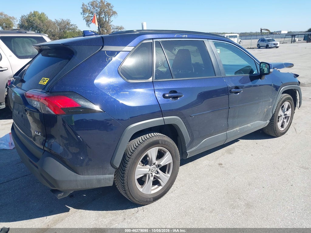 2023 Toyota RAV4 XLE photo 4