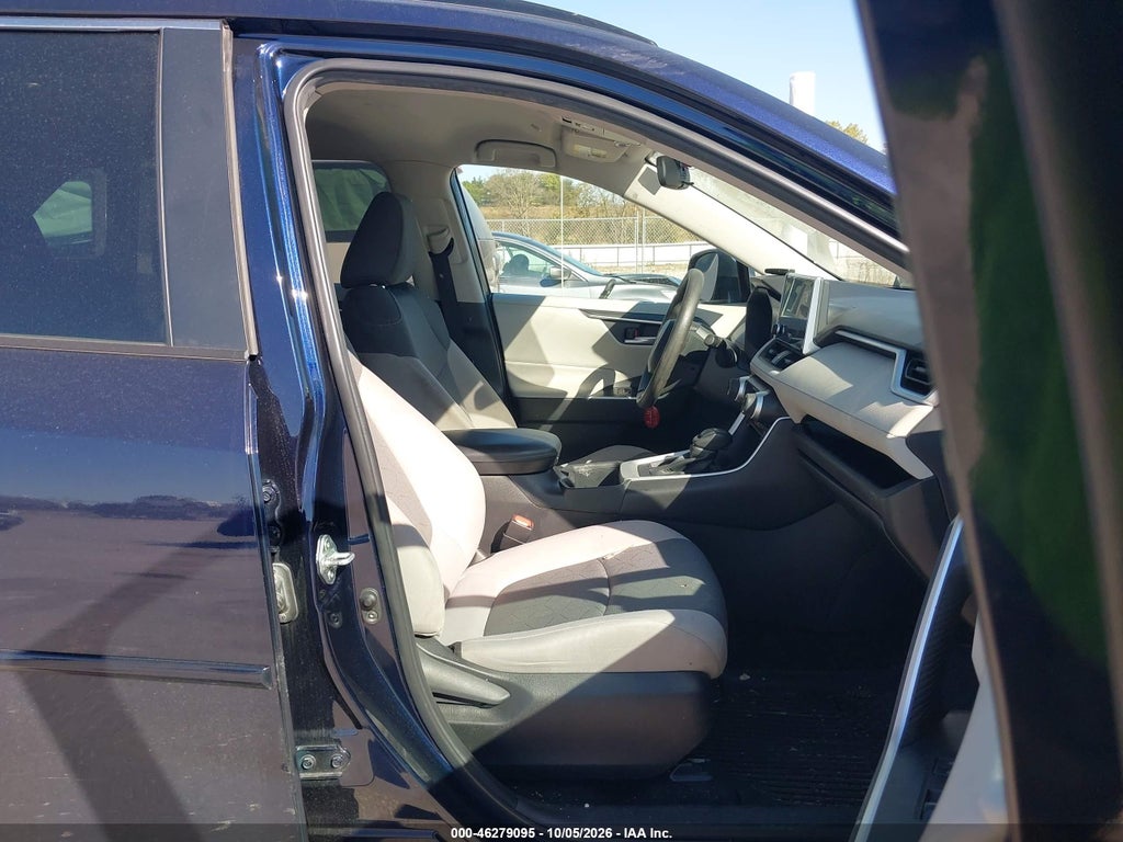 2023 Toyota RAV4 XLE photo 5