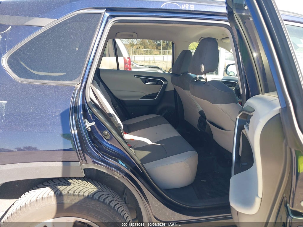 2023 Toyota RAV4 XLE photo 8
