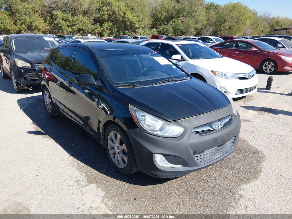 2012 Hyundai Accent SE photo 1