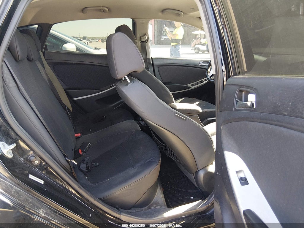 2012 Hyundai Accent SE photo 8
