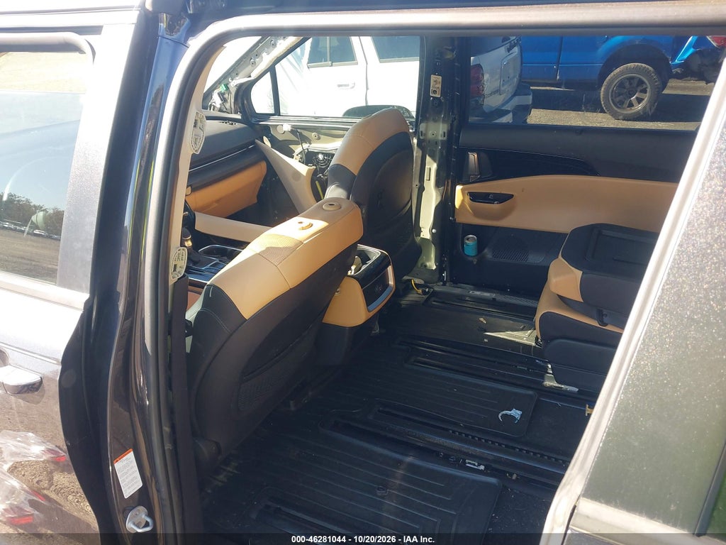 2024 Kia Carnival MPV EX photo 8