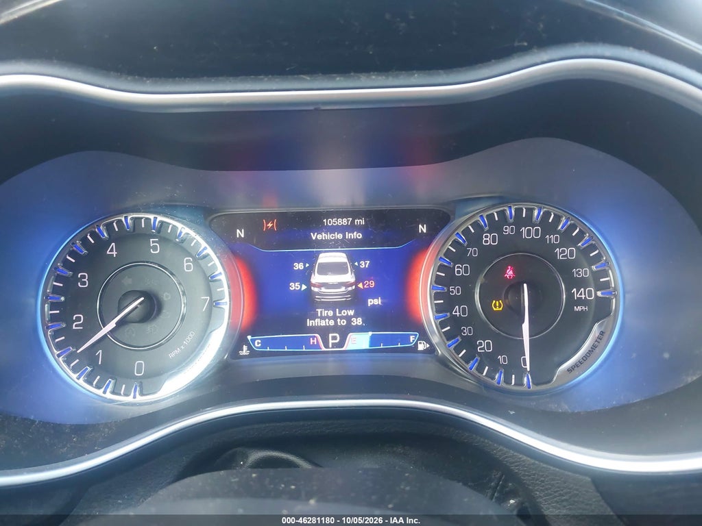 2015 Chrysler 200 C photo 7