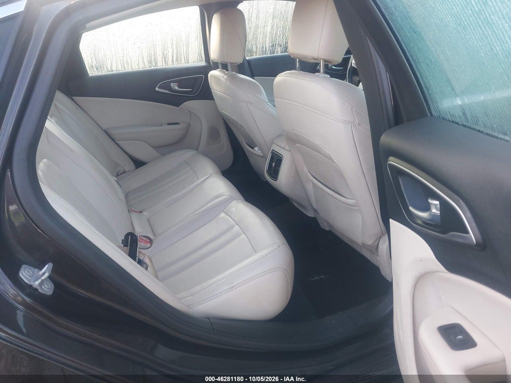 2015 Chrysler 200 C photo 8