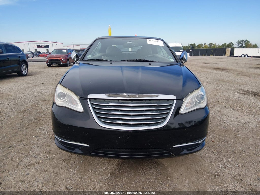 2011 Chrysler 200 Limited photo 6