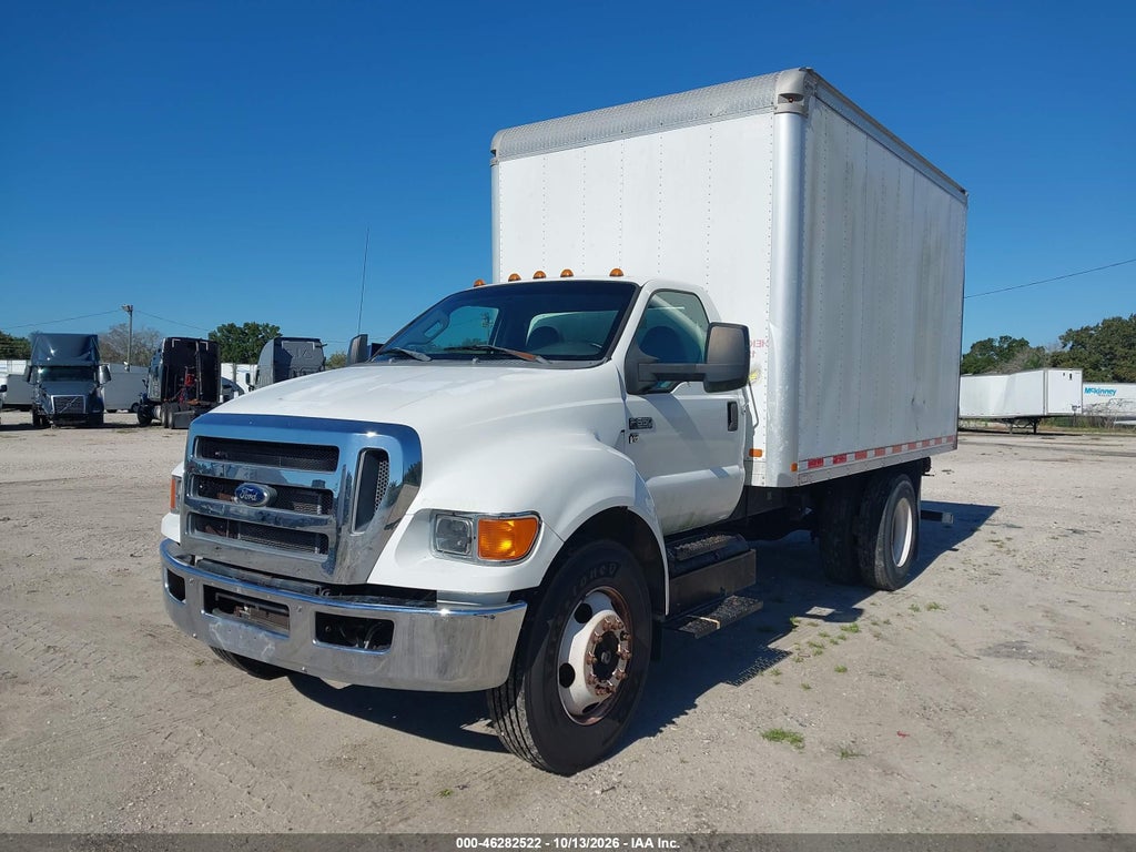 2012 Ford F-650 GAS XL/XLT photo 2
