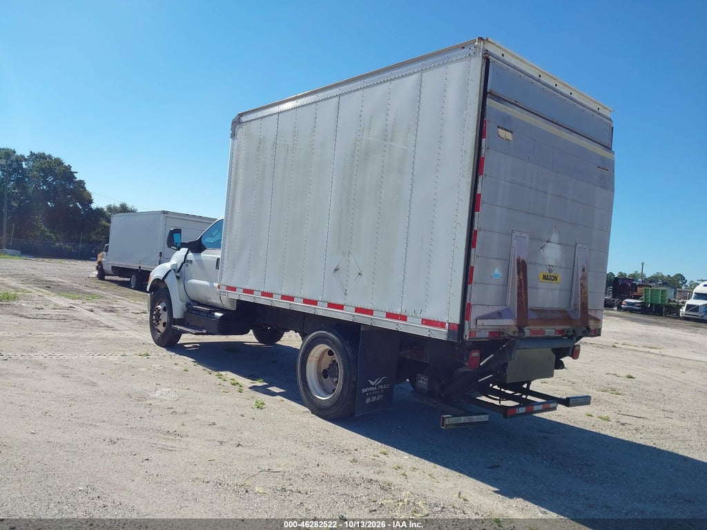 2012 Ford F-650 GAS XL/XLT photo 3