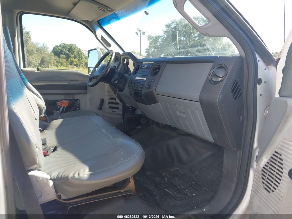 2012 Ford F-650 GAS XL/XLT photo 7