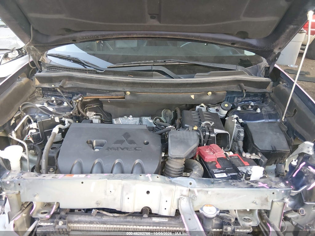 2019 Mitsubishi Outlander LE/SE/SEL photo 10