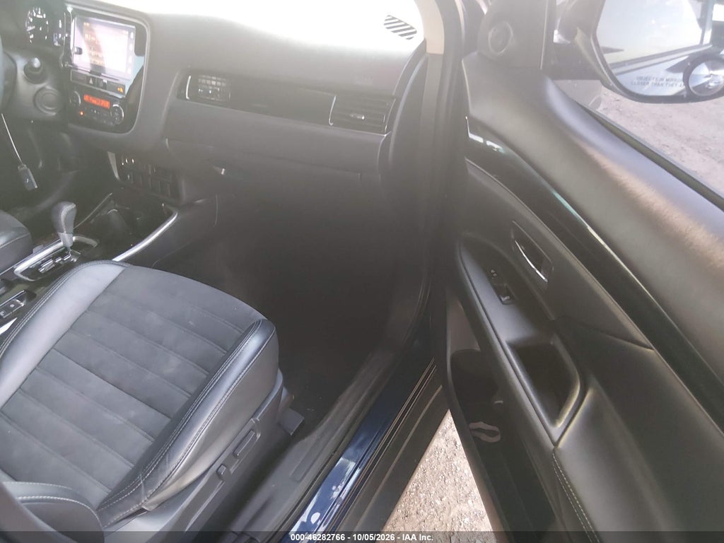 2019 Mitsubishi Outlander LE/SE/SEL photo 5