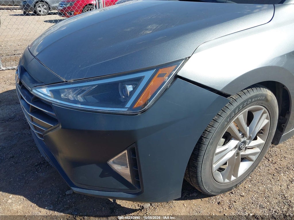 2019 Hyundai Elantra SEL photo 6
