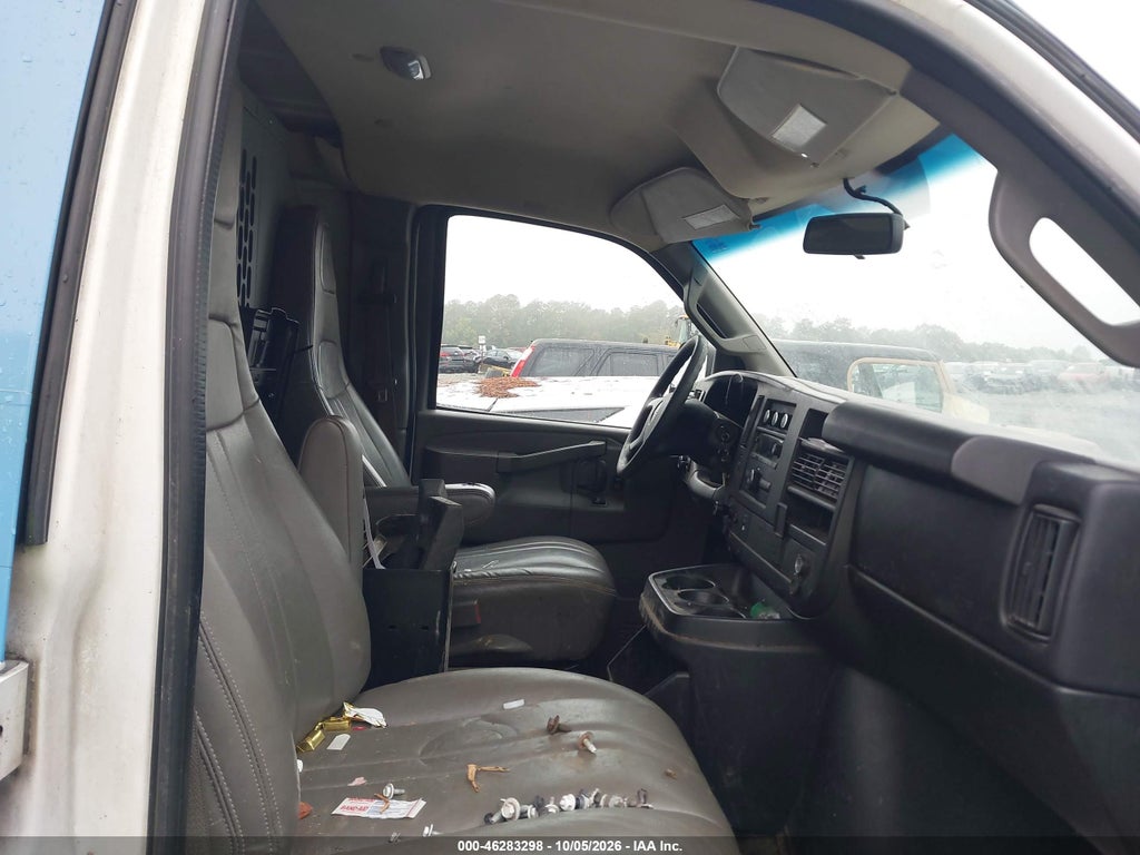 2016 GMC Savana 2500 Work Van photo 5