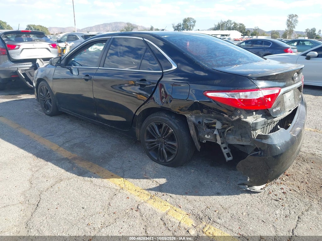 2016 Toyota Camry SE photo 3