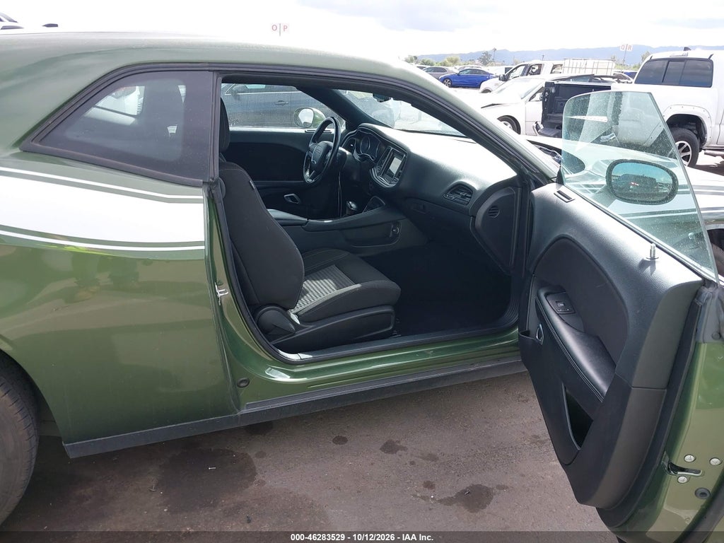 2021 Dodge Challenger SXT photo 5