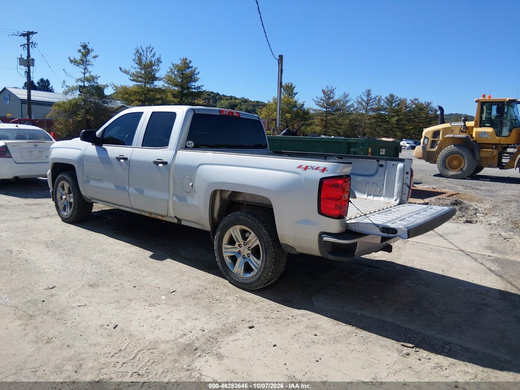 2016 Chevrolet Silverado 1500 Custom photo 3