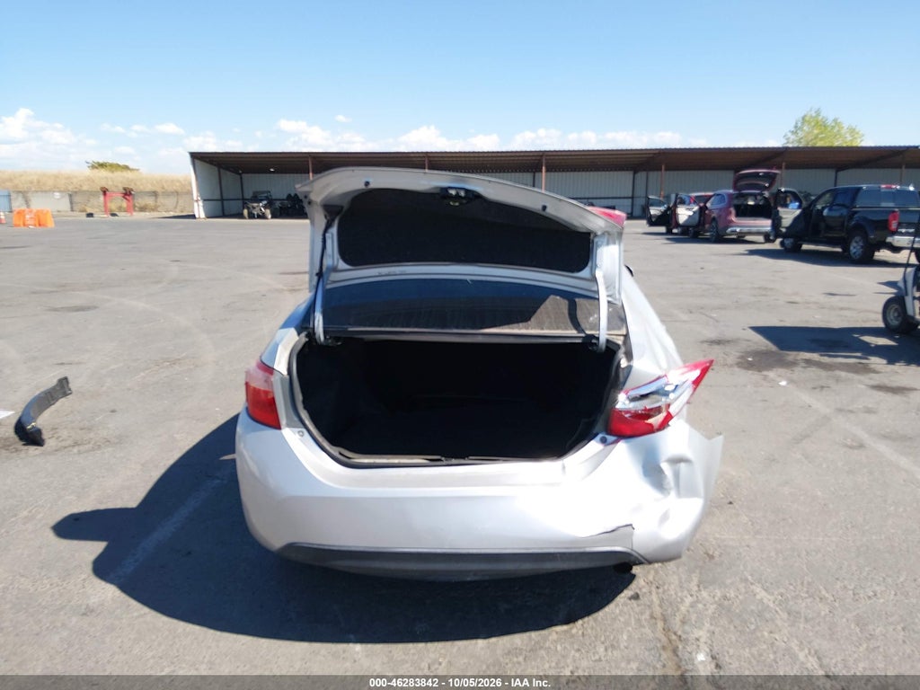 2017 Toyota Corolla LE photo 6