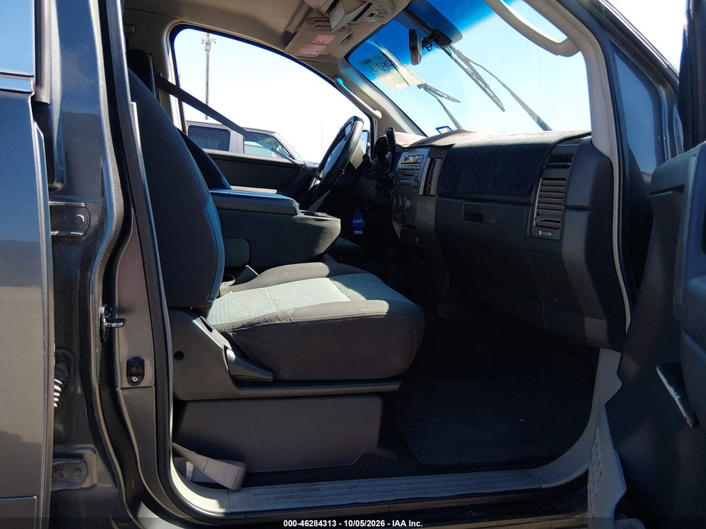2004 Nissan Titan SE photo 5