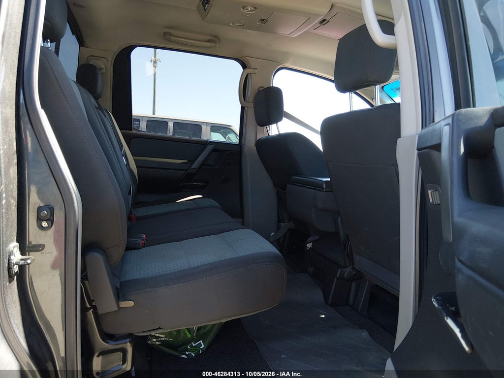 2004 Nissan Titan SE photo 8