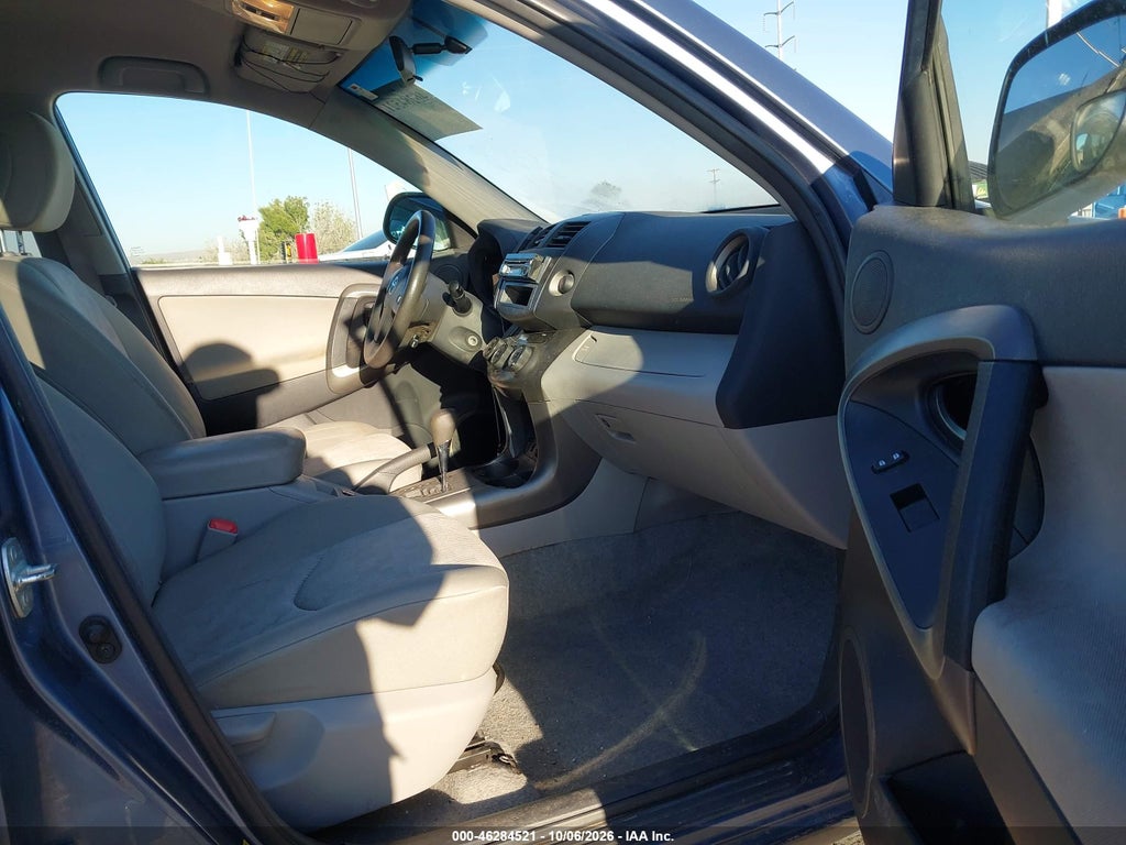 2009 Toyota RAV4 photo 5
