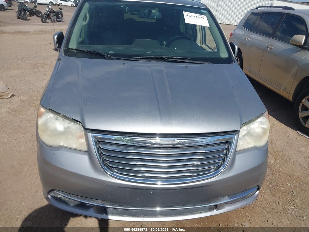2013 Chrysler Town & Country Touring photo 6