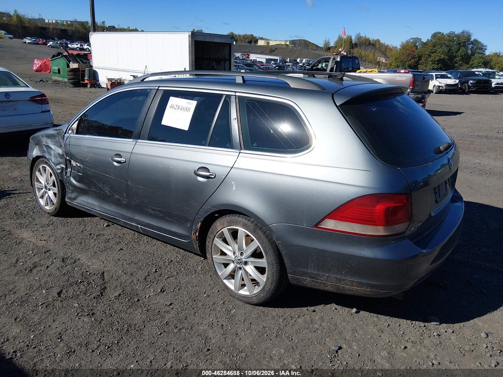 2011 Volkswagen Jetta Sportwagen 2.0L TDI photo 3