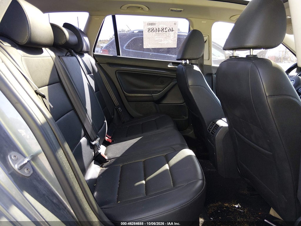 2011 Volkswagen Jetta Sportwagen 2.0L TDI photo 8