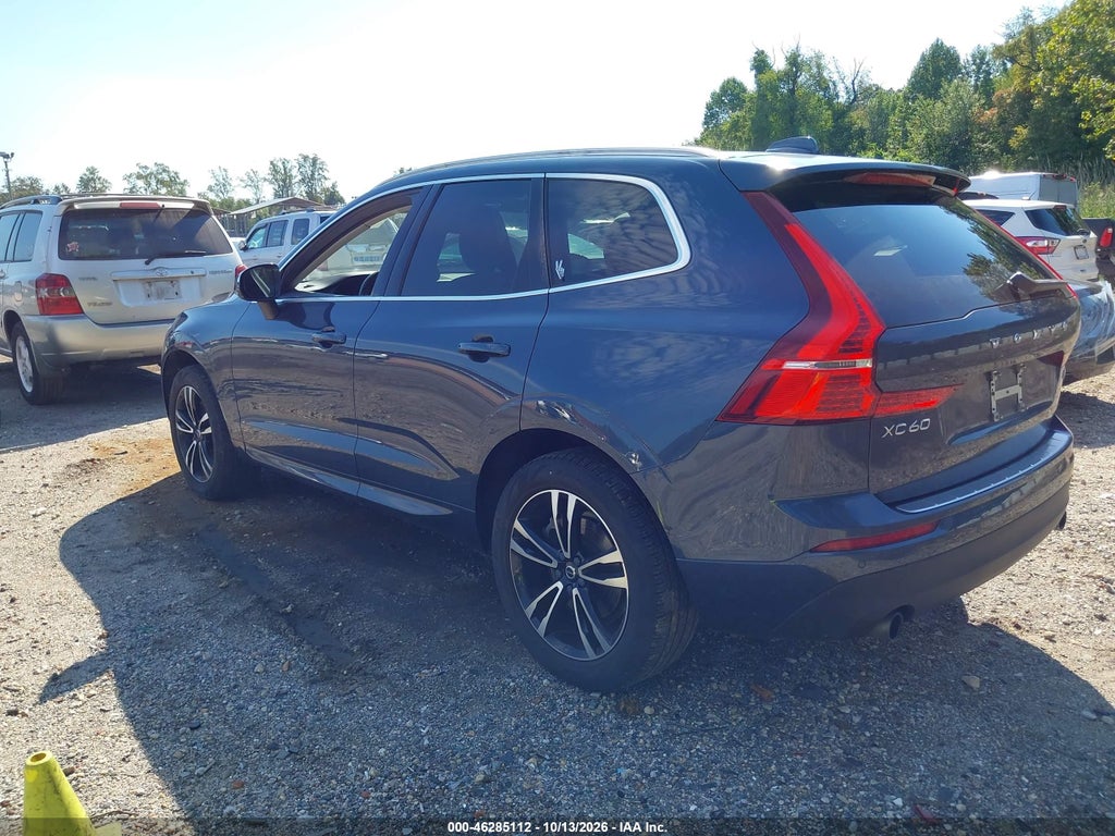 2021 Volvo XC60 T6 Momentum photo 3