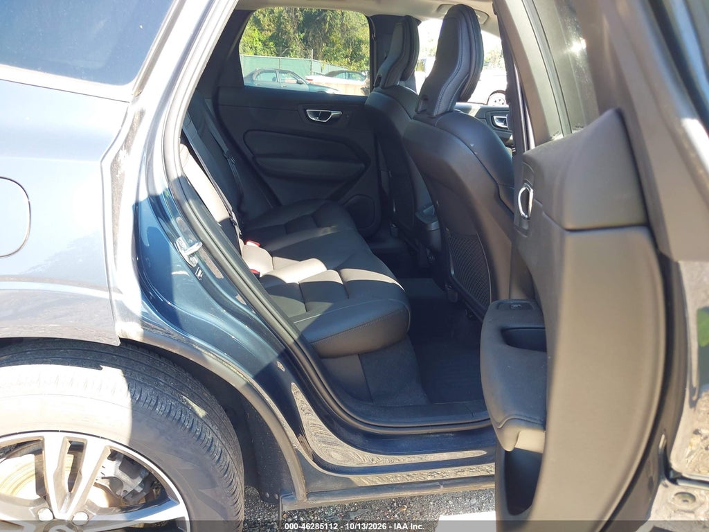 2021 Volvo XC60 T6 Momentum photo 8
