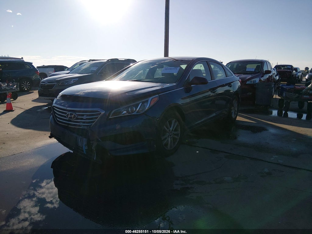 2015 Hyundai Sonata SE photo 2