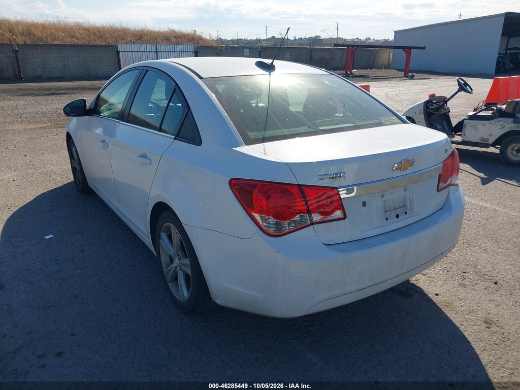 2016 Chevrolet Cruze Limited 2LT Auto photo 3