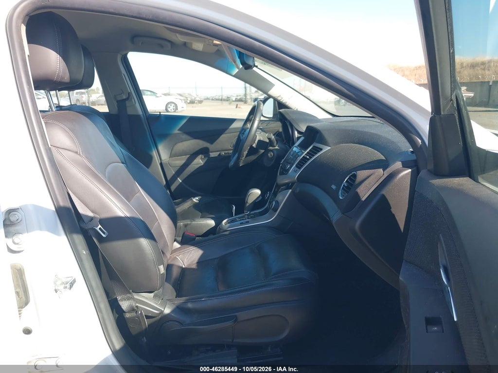 2016 Chevrolet Cruze Limited 2LT Auto photo 5