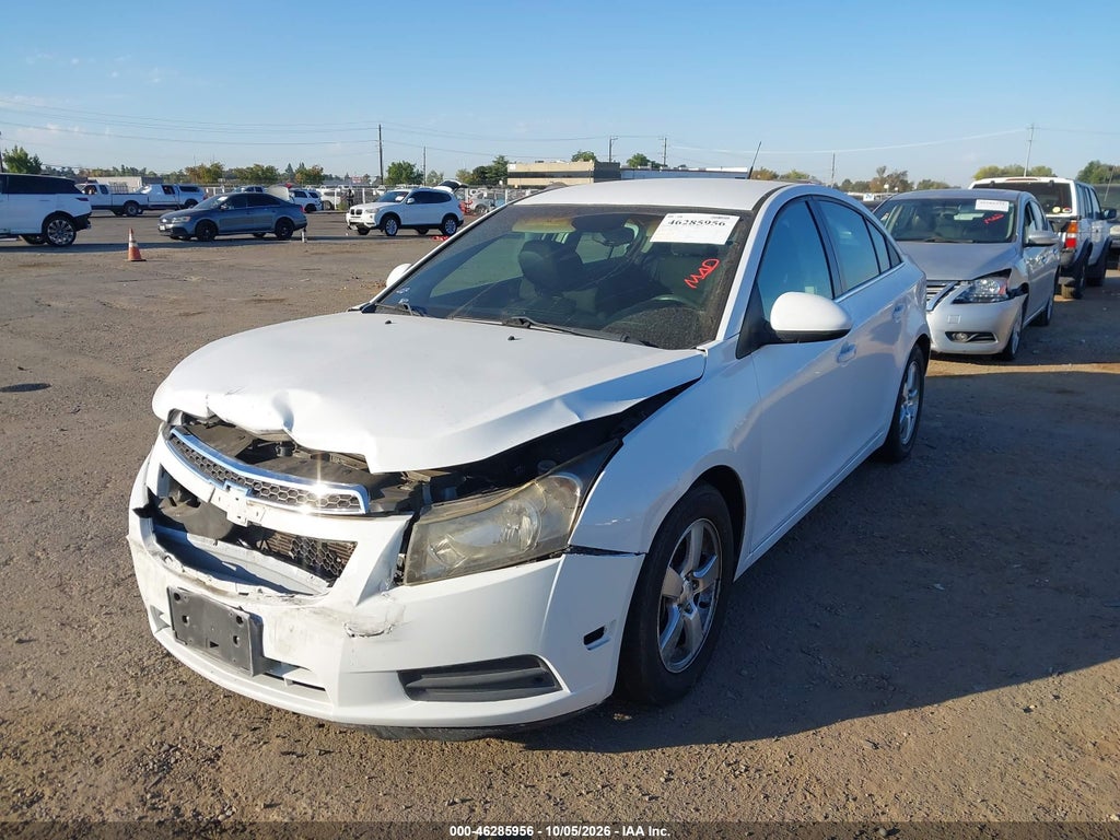 2013 Chevrolet Cruze 1LT Auto photo 2
